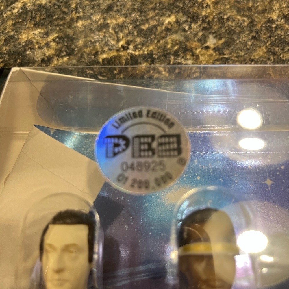 New in Original Box Pez, Star Trek The Next Generation Collectible Set No. 48925 - Picture 9 of 10